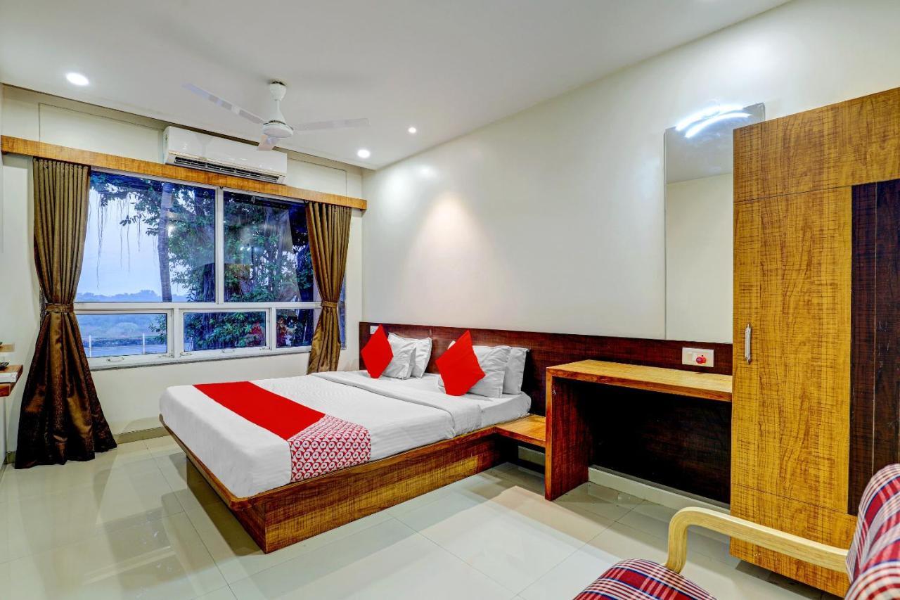 Oyo 77491 Hotel Shreenath Valsad 외부 사진